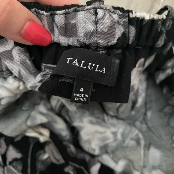 Aritzia Floral shorts - Picture 3 of 3